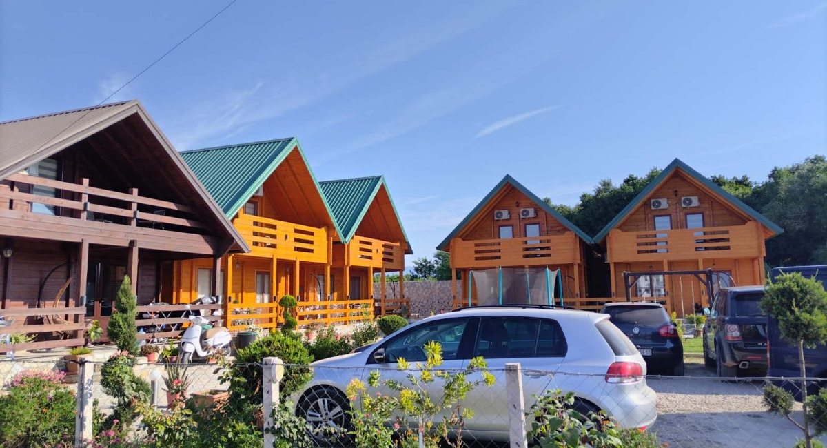 bungalovi_lindi_larti_1.png